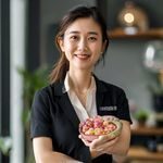 王思远营养师，国家注册营养师，专注产后营养与哺乳期膳食方案，面容年轻活力